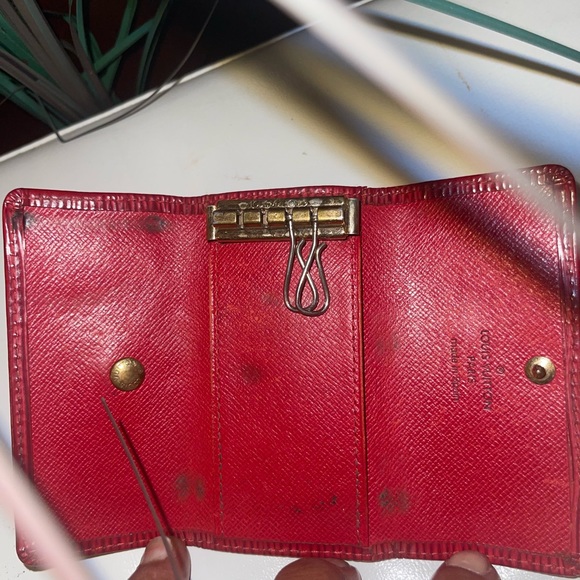 Louis Vuitton Epi Key Case. EUC. - Picture 2 of 3